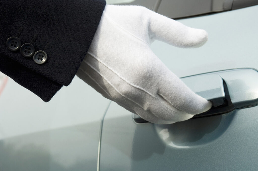 Unveiling the Benefits of White Glove Moving Services
